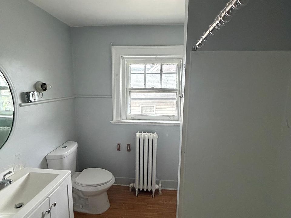 2nd image of 325 Roseville Ave #8-A
