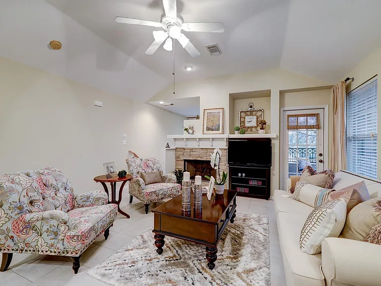 10 Stone Creek Pl — Photo 3
