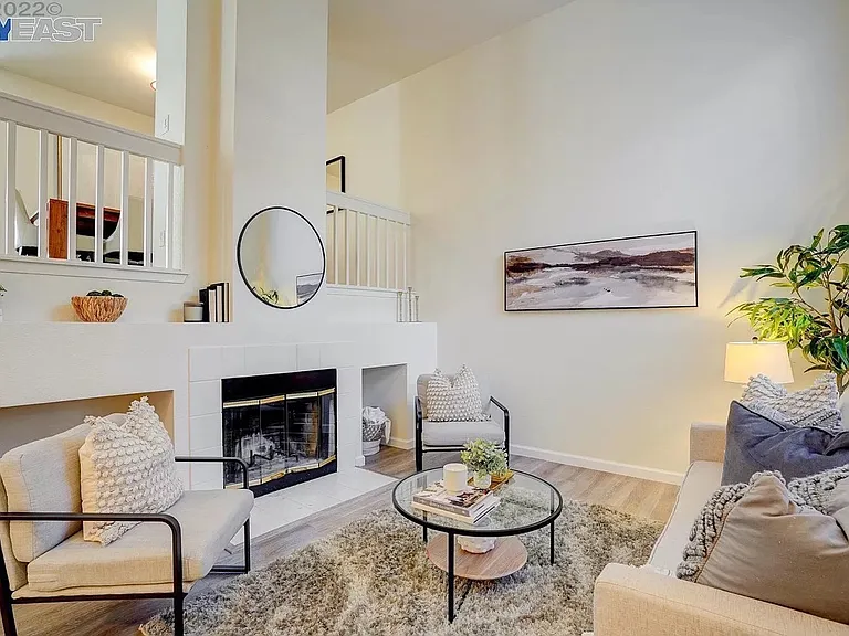 203 Swan Ct #203 — Photo 16