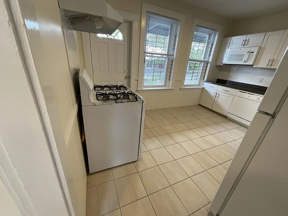 1st image of 8 Barrows St #2