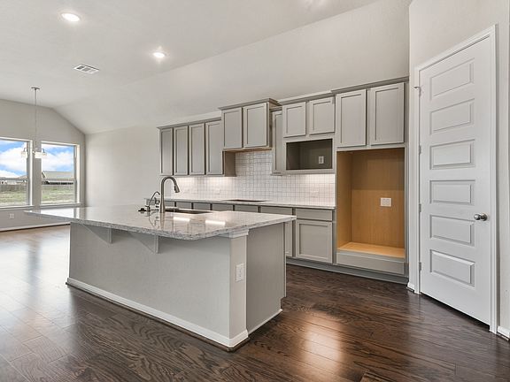 Lovely kitchen and dining area