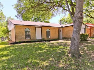 7104 Chinaberry Rd, Dallas, TX 75249