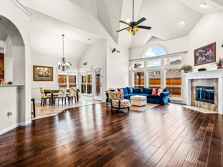 12467 Fallcreek Dr — Photo 3