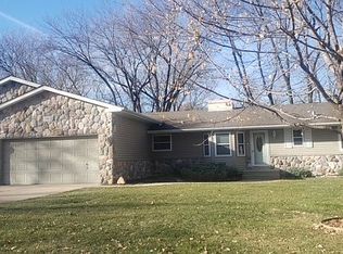 140 Maple Island Rd, Burnsville, MN 55306