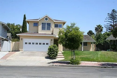 912 Sage Ct photo 1