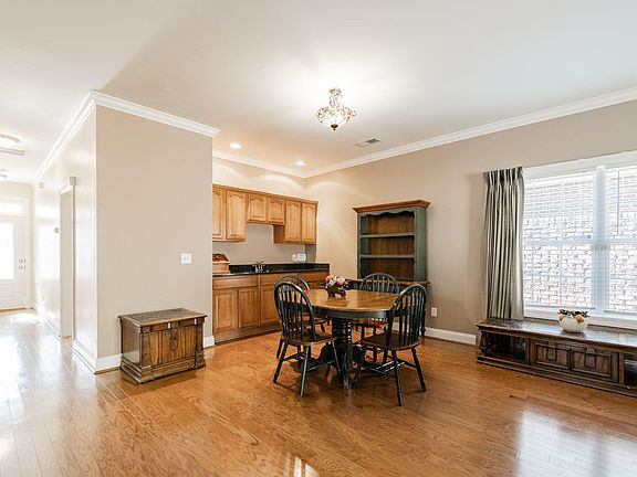 5th image of 209 Palm Hill Ct