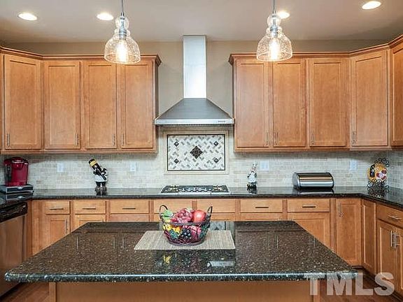 5th image of 11102 Emerald Creek Dr Lbby 19