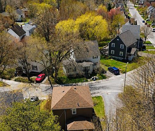 5th image of 82 Central Street