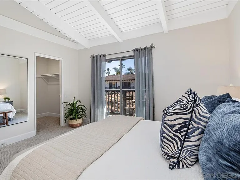 4264 Loma Riviera Ln — Photo 10