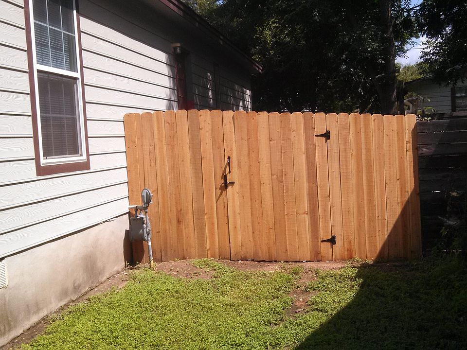 Fenced yard perfect for pets