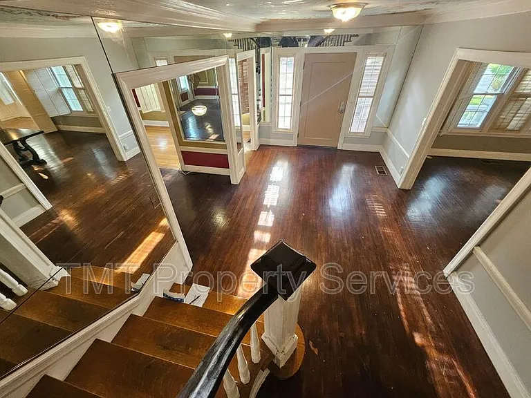 1214 N Pershing Ave — Photo 80