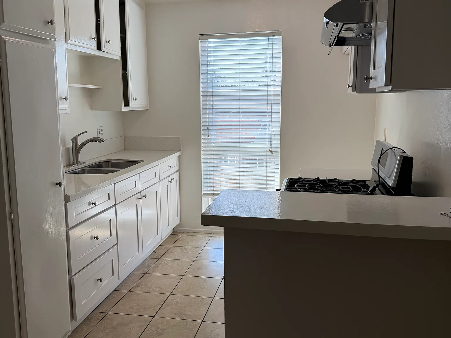 2 bed, 1000 sqft, $2,275 — Photo 4