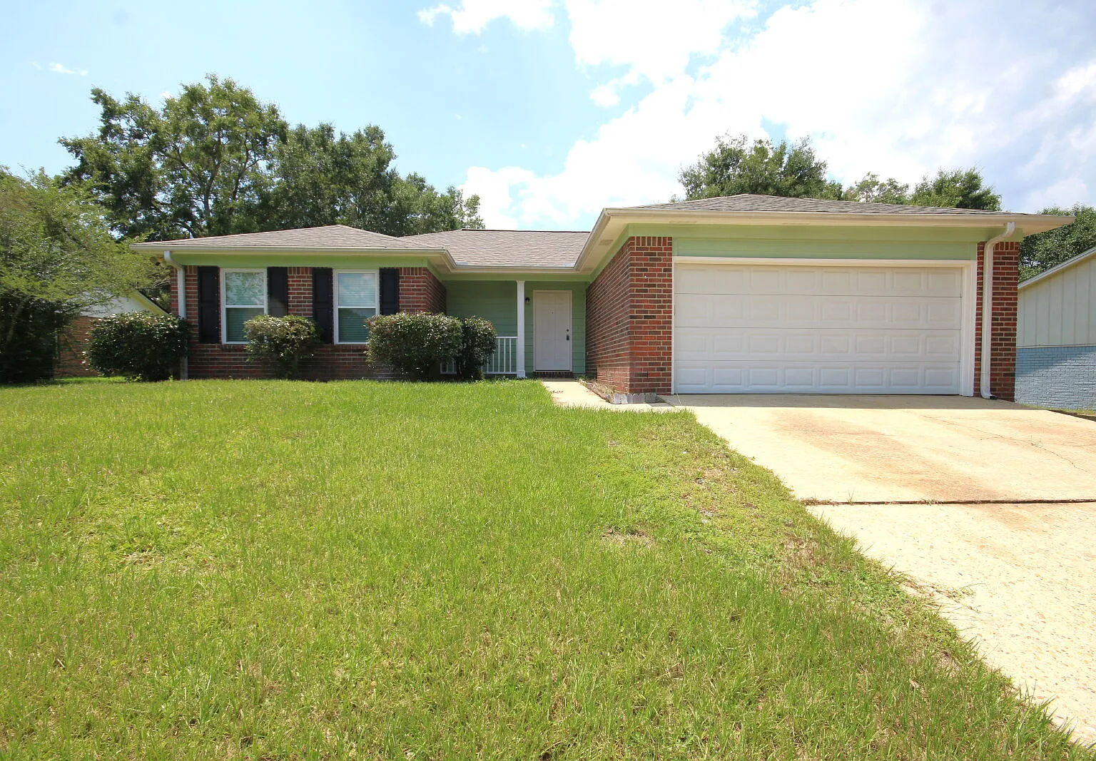 4 bed, 2.0 bath, 1892 sqft, $2,195 — Photo 1