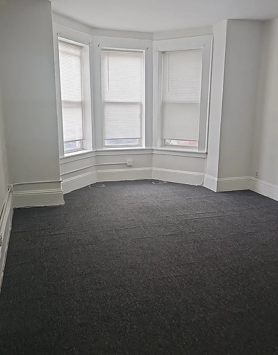 3 bed, 1060 sqft, $1,775 — Photo 3