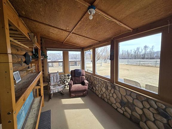 4th image of 240 Ponderosa Rd