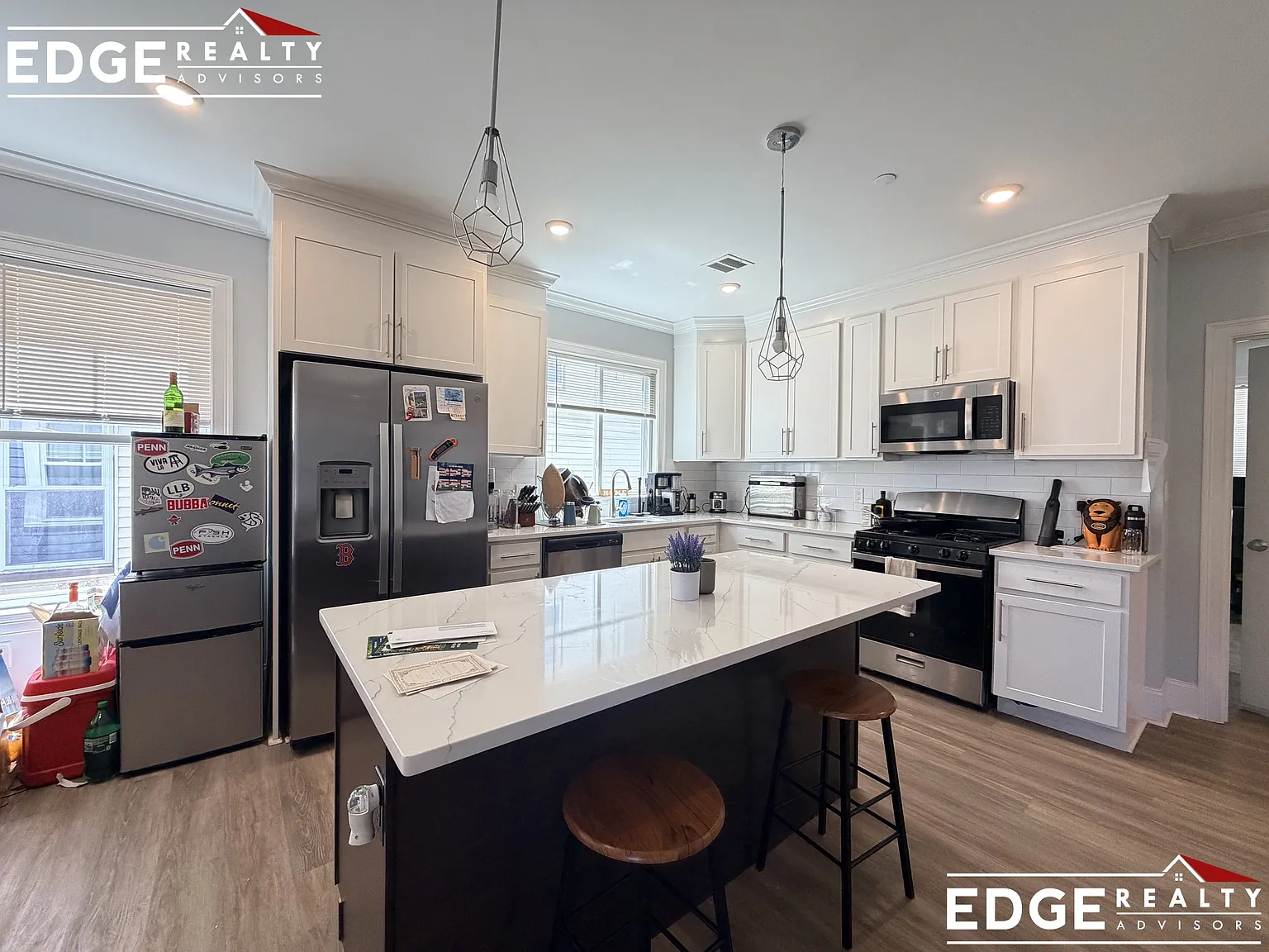 5 bed, 2500 sqft, $5,800 — Photo 1