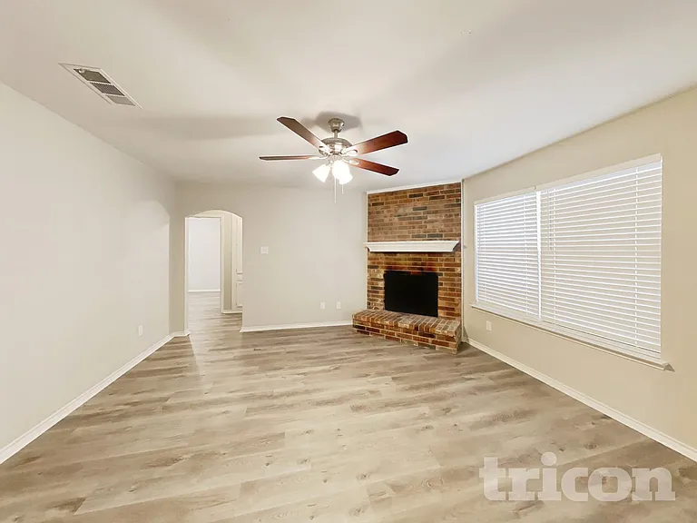 1110 Wayne Ave — Photo 2