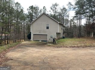 8915 Tweeddale Dr, Winston, GA