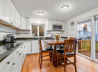 270 Sunderland Rd APT 42, Worcester, MA 01604