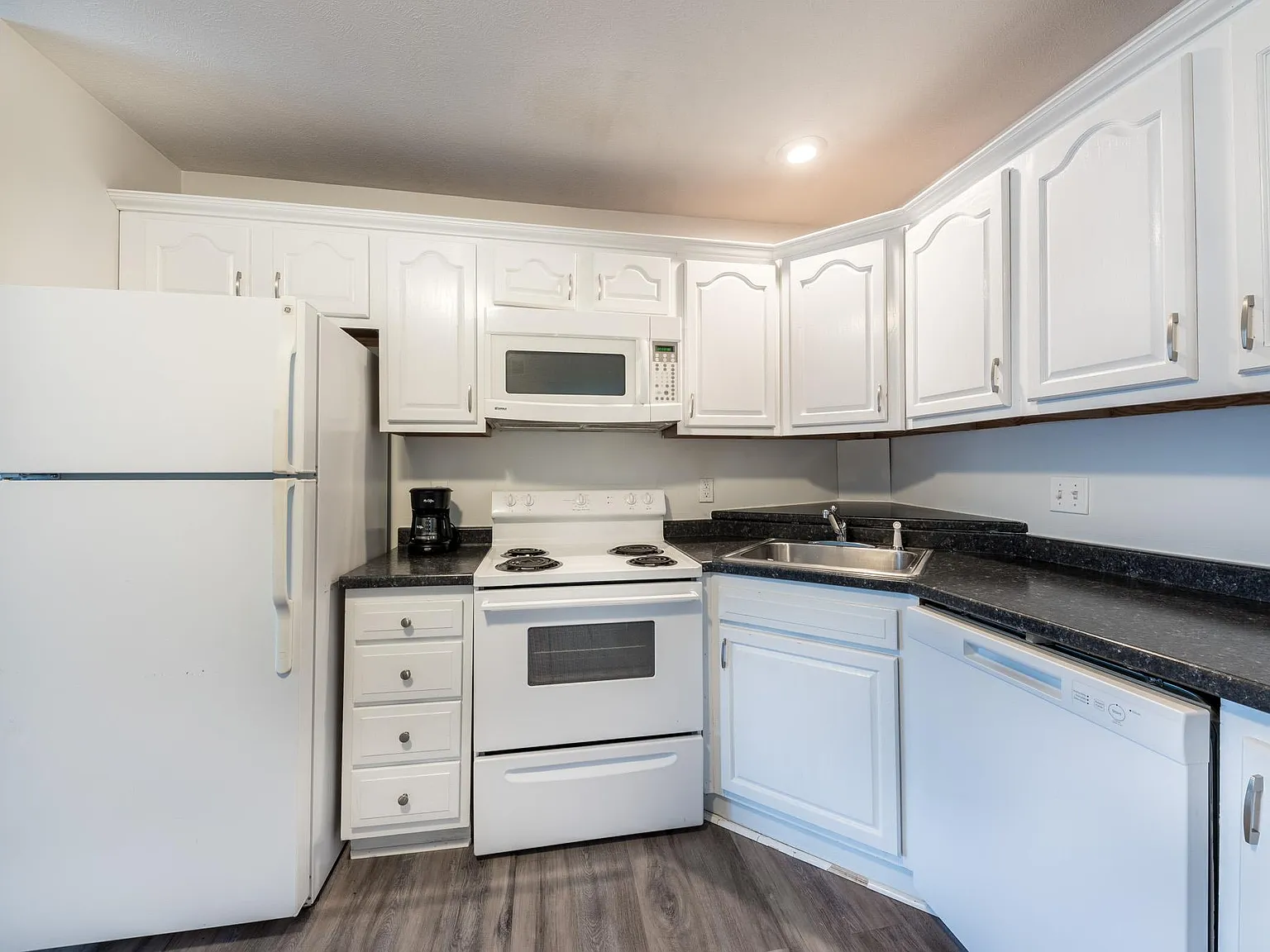 1 bed, 528 sqft, $1,045 — Photo 3