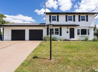 3419 Fairhaven Rd, Davenport, IA 52807