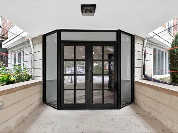 7520 Ridge Boulevard image 11 of 21