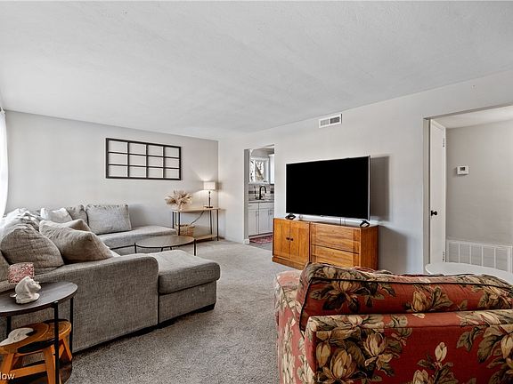 5th image of 1434 Munroe Falls Ave