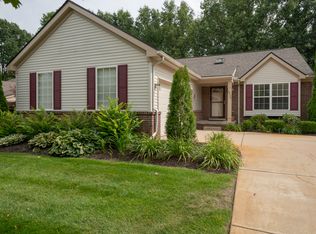 2730 Signature Cir, Pinckney, MI 48169