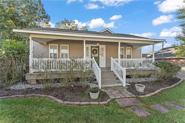 3 bed, 2.0 bath, 1539 sqft, $2,300 — Photo 2