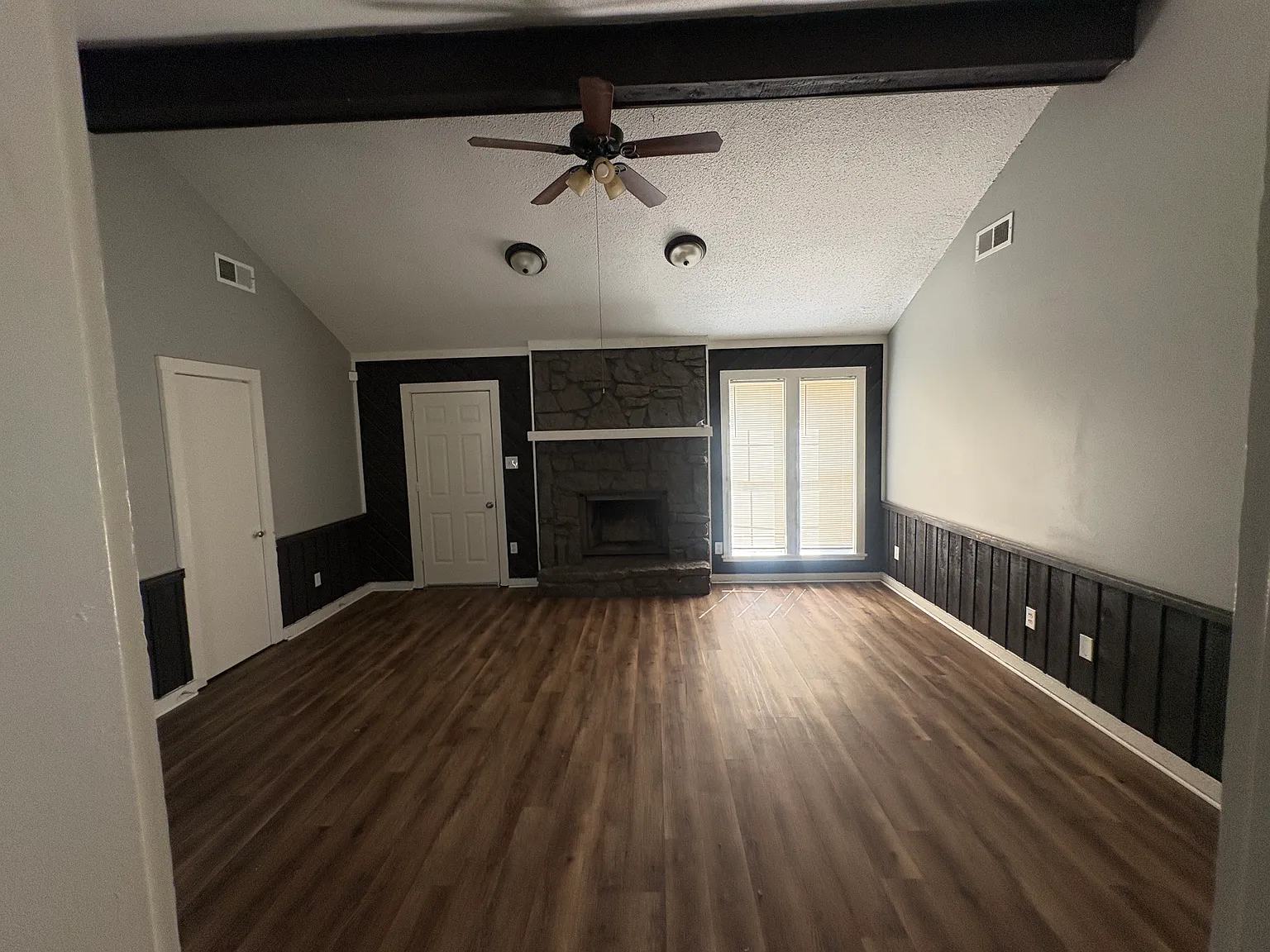 Beautiful 3-Bed, 2-Bath Home — Photo 3