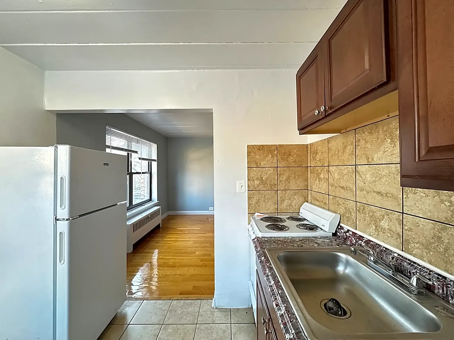 2 bed, 1000 sqft, $1,900 — Photo 3