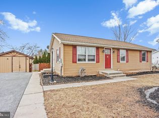 44 E Locust Ln, New Oxford, PA 17350