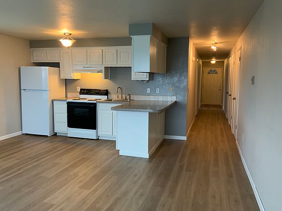 4th image of 2405 Grand Ave APT 8