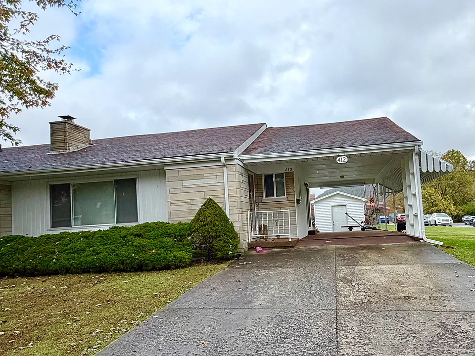 412 Bishop Ct