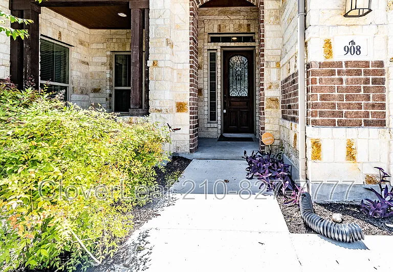 908 Sussex Cv — Photo 4