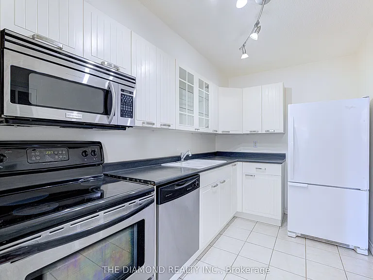 40 Sunrise Ave #301 — Photo 14