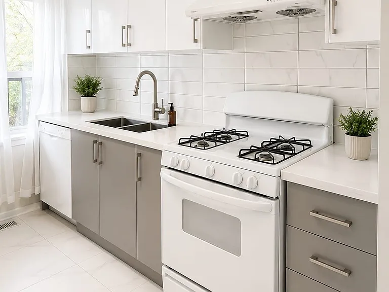 1355 Danforth Ave #2 — Photo 7