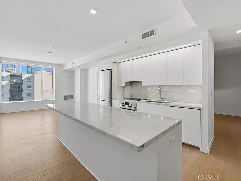 1050 S Grand Ave #708 — Photo 8