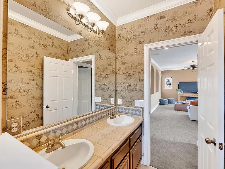 109 Palomares Ct — Photo 49