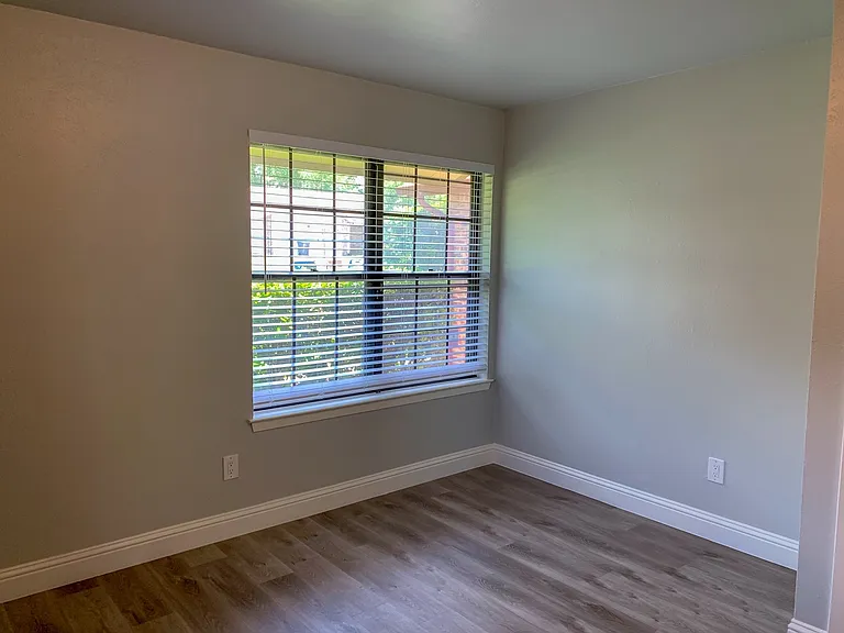 1604 Holstein Dr — Photo 11