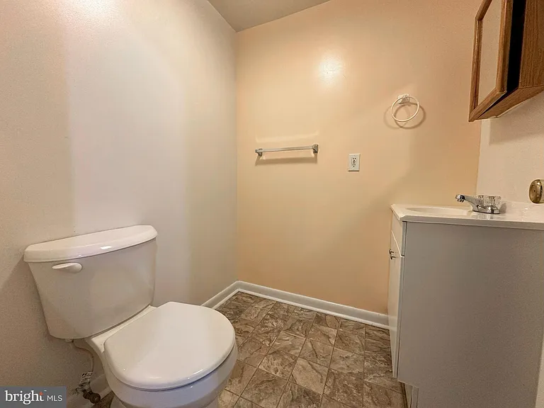 7767 Hiawatha Ln — Photo 11