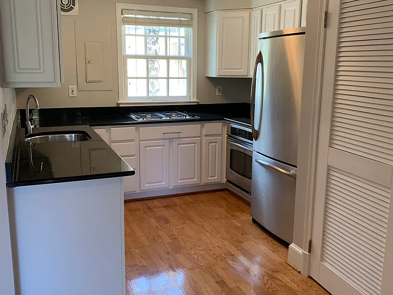 814 S Pitt St — Photo 14