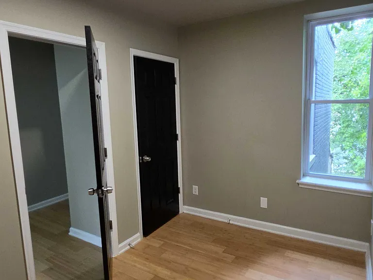 2405 Francis St — Photo 12