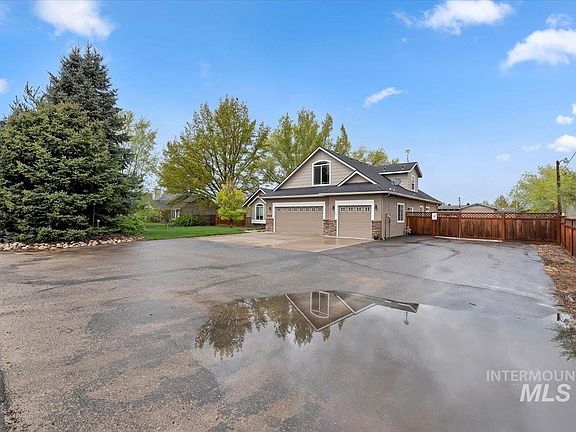 3rd image of 6424 Ustick Rd