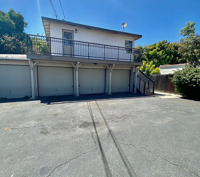 209 S Santa Cruz St