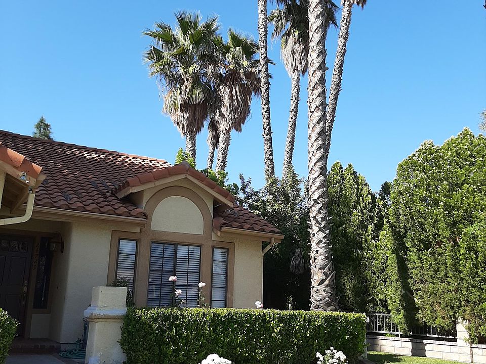 Laurelcrest Lane