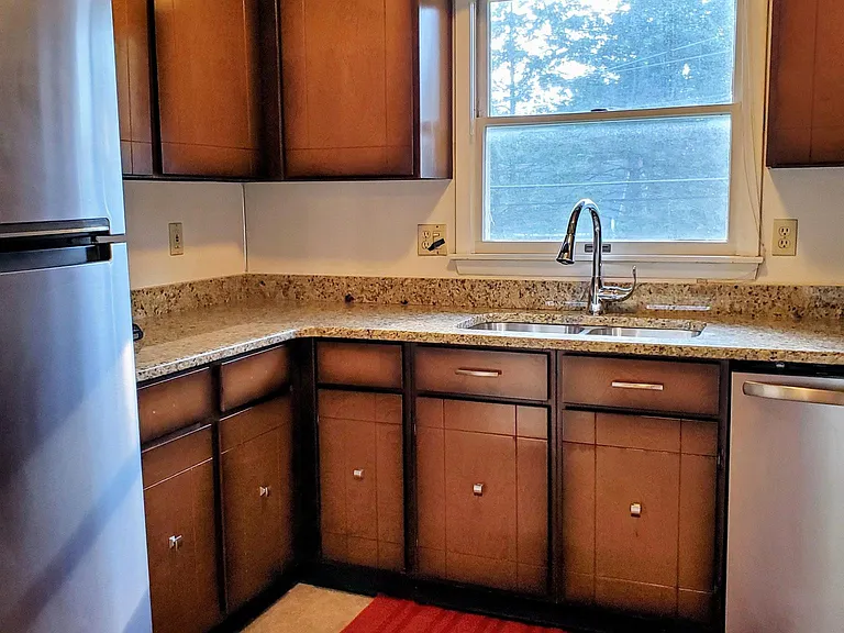 305 Thomas Dr #8 — Photo 9