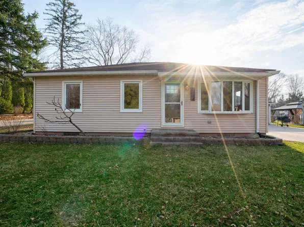 2804 Sunny Ln, Cedar Falls, IA 50613