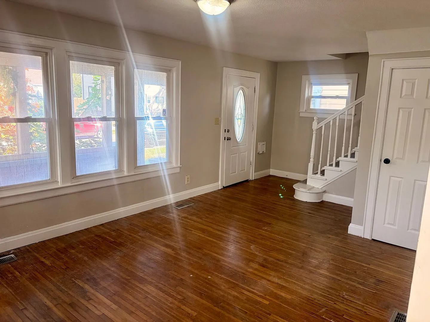 Spacious 3-Bedroom Home with Flexible Bonus Space, Basement & Detached Garage | South Linden | $1... — Photo 4