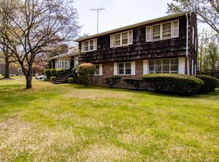 907 Hawley Ln, Stratford, CT 06614